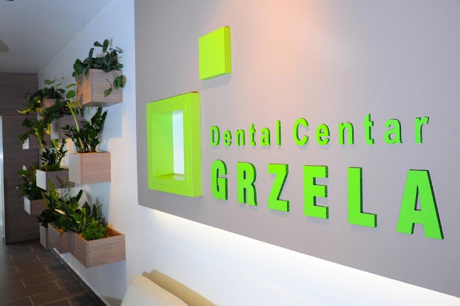 Oznaka Dental Centra Grzela u interijeru